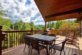 Moonshine Hollow 3 Bedroom Cabin by RedAwning