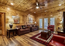 Moonshine Hollow 3 Bedroom Cabin by RedAwning
