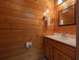 Ern812 - Eagles Perch 2 Bedroom Cabin by RedAwning