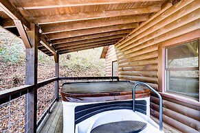 Gatlinburg Cabin: Hot Tub & River Views