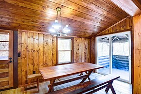 Gatlinburg Cabin: Hot Tub & River Views