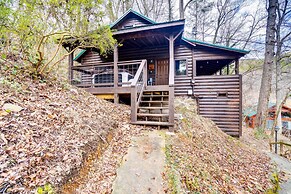 Gatlinburg Cabin: Hot Tub & River Views