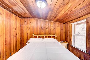 Gatlinburg Cabin: Hot Tub & River Views