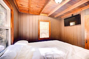 Gatlinburg Cabin: Hot Tub & River Views