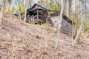 Gatlinburg Cabin: Hot Tub & River Views
