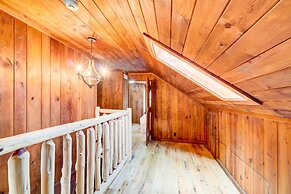 Gatlinburg Cabin: Hot Tub & River Views