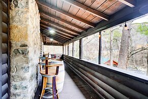 Gatlinburg Cabin: Hot Tub & River Views