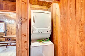 Gatlinburg Cabin: Hot Tub & River Views