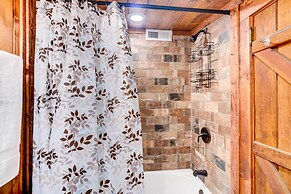 Gatlinburg Cabin: Hot Tub & River Views