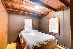 Gatlinburg Cabin: Hot Tub & River Views