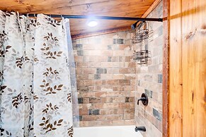 Gatlinburg Cabin: Hot Tub & River Views