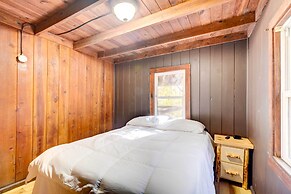 Gatlinburg Cabin: Hot Tub & River Views