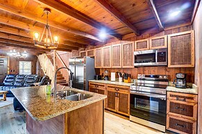 Gatlinburg Cabin: Hot Tub & River Views