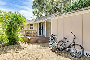 Inviting Sarasota Cottage: 5 Mi to Beach Access!