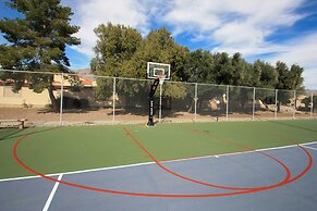 Tucson Townhome w/ Mountain View, Pool Access!