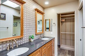 Tucson Townhome w/ Mountain View, Pool Access!