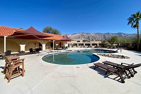 Tucson Townhome w/ Mountain View, Pool Access!