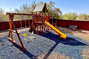 Tucson Townhome w/ Mountain View, Pool Access!