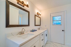 Spring Hill Retreat w/ Pool: 7 mi to Weeki Wachee!