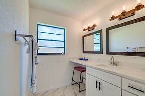 Spring Hill Retreat w/ Pool: 7 mi to Weeki Wachee!