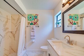 Spring Hill Retreat w/ Pool: 7 mi to Weeki Wachee!
