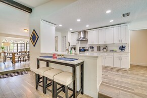 Spring Hill Retreat w/ Pool: 7 mi to Weeki Wachee!