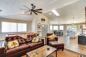 Quiet Redding Getaway ~ 7 Mi to Downtown!