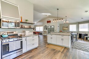 Quiet Redding Getaway ~ 7 Mi to Downtown!