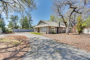 Quiet Redding Getaway ~ 7 Mi to Downtown!