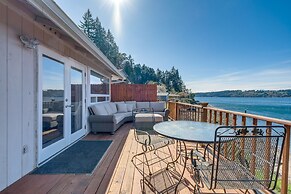 Port Orchard Waterfront Retreat: Steps to Beach!