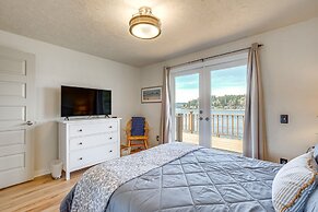 Port Orchard Waterfront Retreat: Steps to Beach!