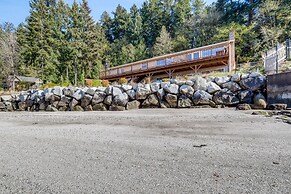 Port Orchard Waterfront Retreat: Steps to Beach!