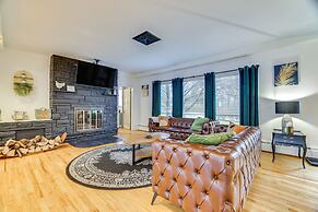 Outdoor Oasis: Cresco Family Home w/ Hot Tub