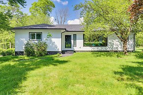 Outdoor Oasis: Cresco Family Home w/ Hot Tub