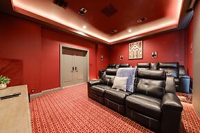 Pool & Home Theater: Lighthouse Point Home!