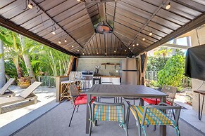 Pool & Home Theater: Lighthouse Point Home!