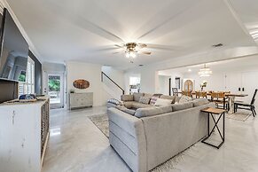 Pool & Home Theater: Lighthouse Point Home!