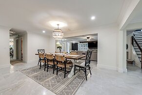 Pool & Home Theater: Lighthouse Point Home!