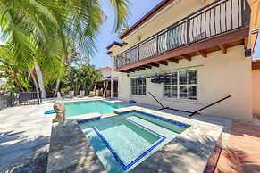 Pool & Home Theater: Lighthouse Point Home!