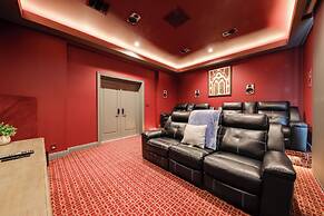Pool & Home Theater: Lighthouse Point Home!