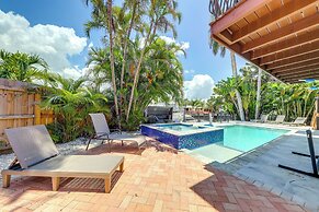 Pool & Home Theater: Lighthouse Point Home!