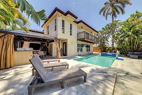 Pool & Home Theater: Lighthouse Point Home!
