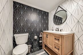 Pool & Home Theater: Lighthouse Point Home!