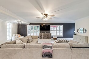 Pool & Home Theater: Lighthouse Point Home!