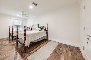 Pool & Home Theater: Lighthouse Point Home!