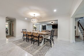 Pool & Home Theater: Lighthouse Point Home!