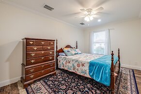 Pool & Home Theater: Lighthouse Point Home!