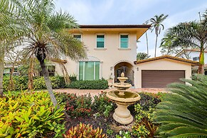 Pool & Home Theater: Lighthouse Point Home!