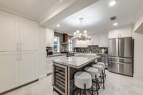 Pool & Home Theater: Lighthouse Point Home!