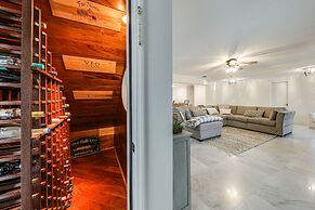 Pool & Home Theater: Lighthouse Point Home!